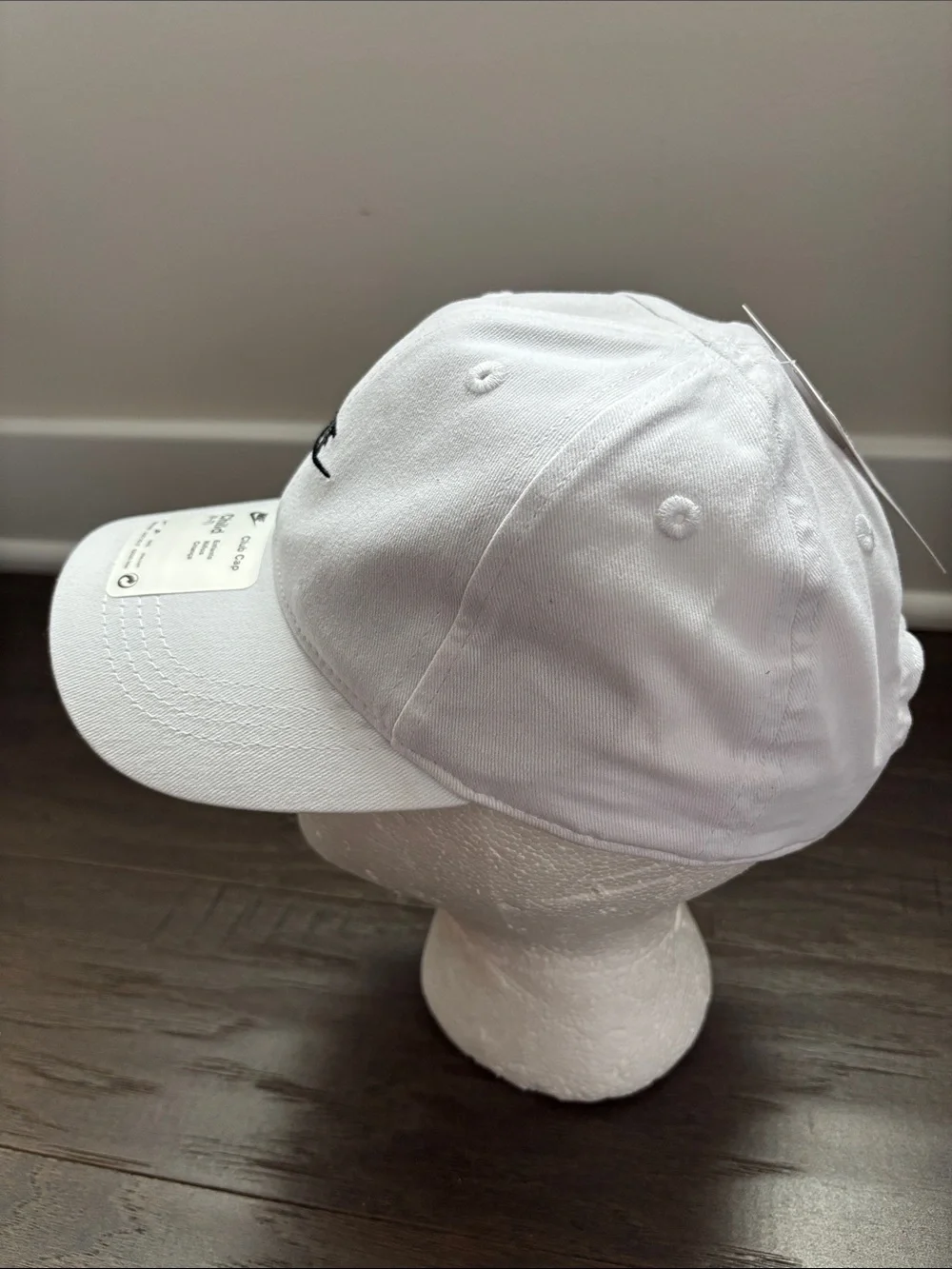 Nike Club Cap Nike/Swoosh embroidered logo,velcro back,6 vent panel, summer sun